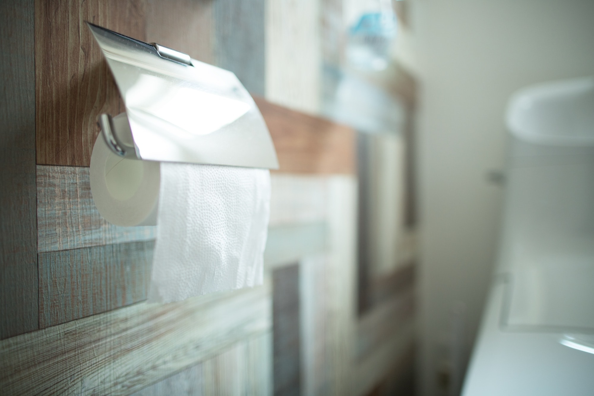 木目調のトイレ壁紙