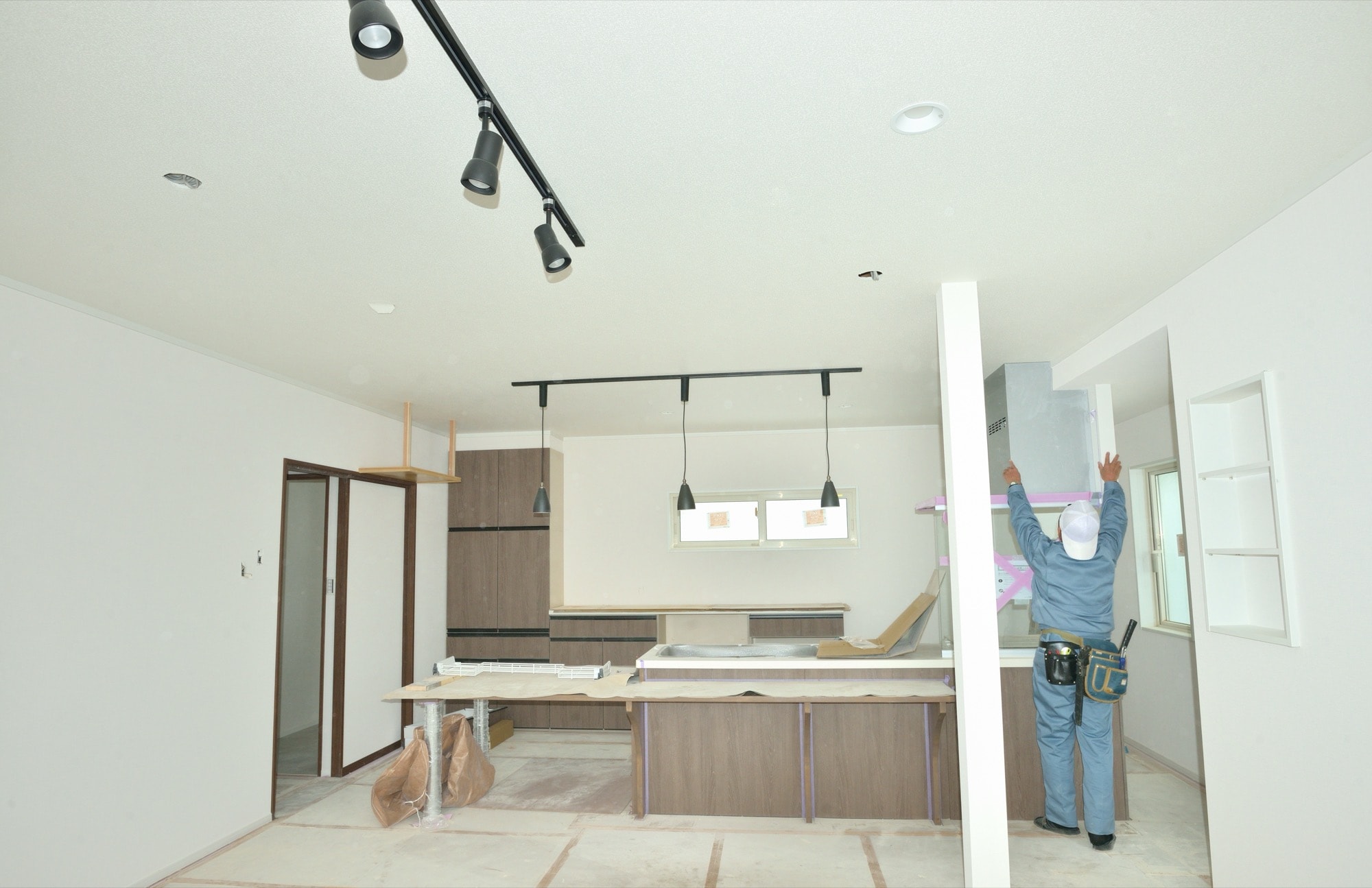 リノベーション施行中の作業員